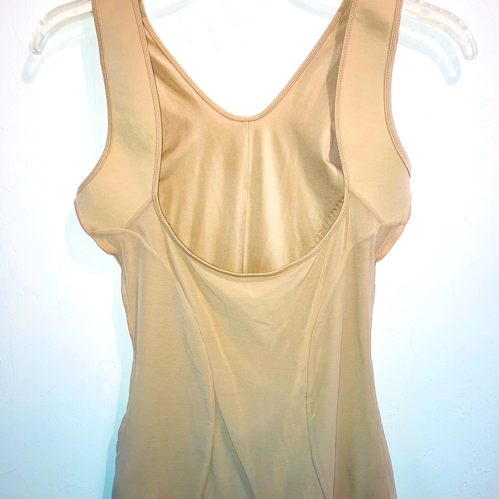 Maidenform tank top undergarment shape wear